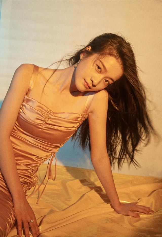 张雪迎撞衫迪丽热巴 网友:撞衫不可怕，谁美谁知道