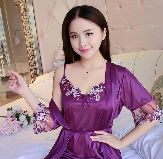 女人再丰满，洗完澡别穿松垮T恤!穿“温柔”睡衣，美出魔鬼身材