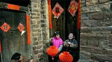  除旧布新■农村过年贴春联要注意什么忌讳？贴春联什么时间最好