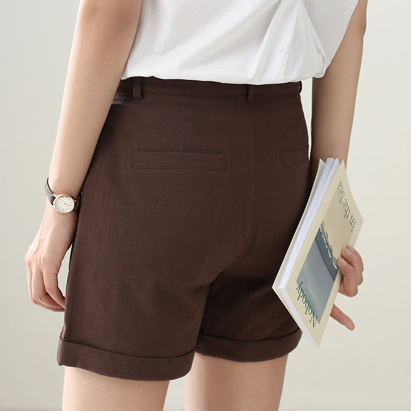 高腰时尚短裤，穿在身上特别的有气质，拉长你腿部美丽的线条