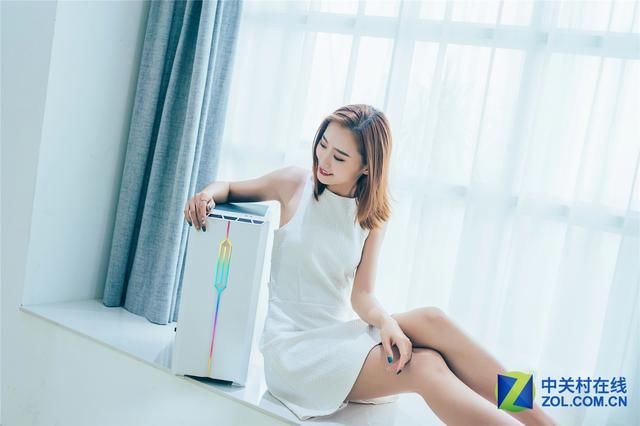 清爽高颜值 小姐姐和月光宝盒搭配更美