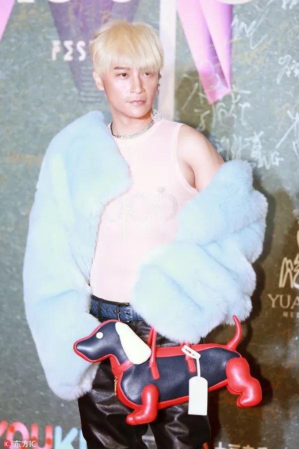 带喵星人出门还是汪星人呢?今年最流行的包包是它们!