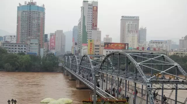 最穷二线城市：投资200亿挖穿黄河也要建地铁，如今建成创造奇迹