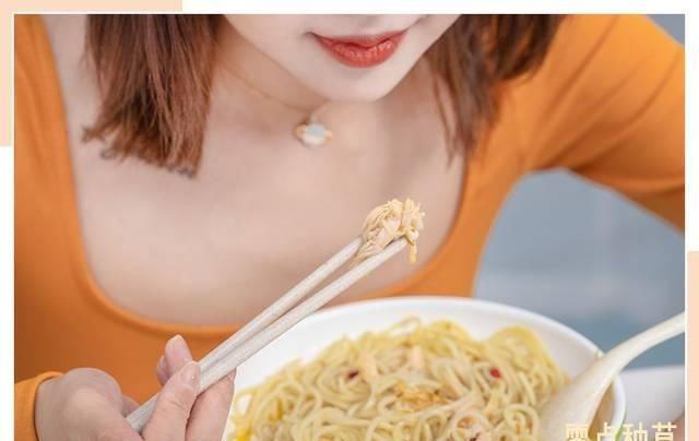  『联名』我被感冒灵“绿”了！今年流行色，我服！