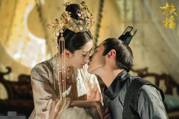 杨幂遭某孩子家长喊话：要么道歉，要么就和有孩子的家庭为敌，网