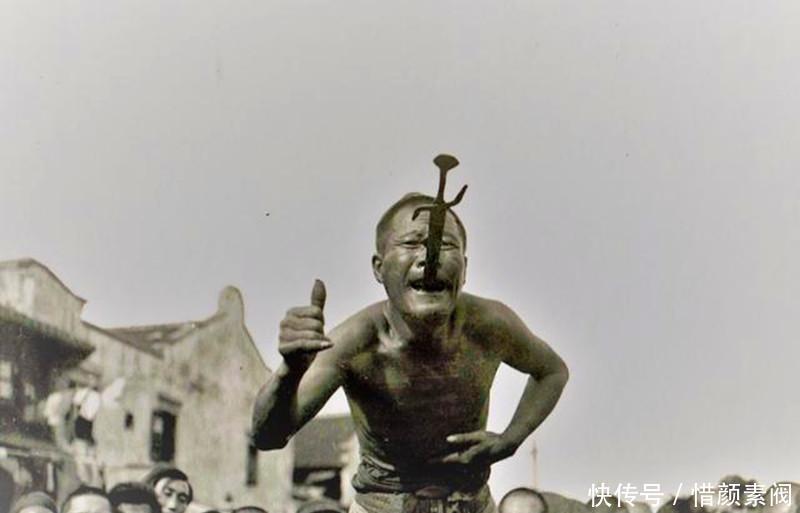 『表演』老年间,乞丐有个“三老门”,这一门有个绝活,令人又怕又怜