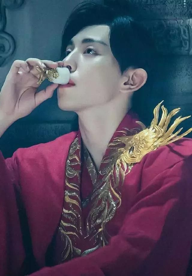 为什么邓伦以前毫不起眼？这都是发型惹的祸呀！