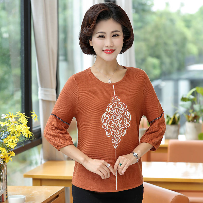 哇塞!谁说50岁就老了!老妈换上气质秋装，美得像才35