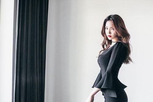 『顾盼』黑扇子连衣裙,潇洒的美少女,愿你失去顾盼多情