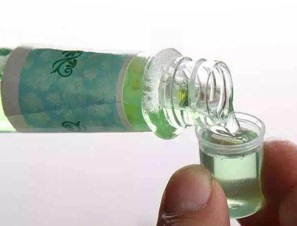 \＂i0\＂: \＂http://p7.qhimg.com/t016dcb52954338720c.jpg?size=450x424\＂}＂凉席一年没洗螨虫、细菌真多，掌握这诀窍，几分钟洗干净还能除螨