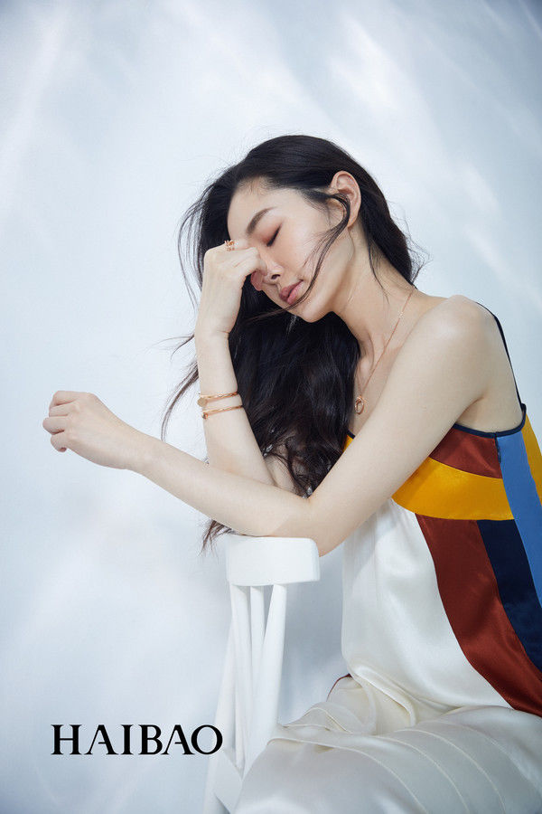 造型日历之宋轶:优雅女孩的绝美造型，有了它的点缀更加独特