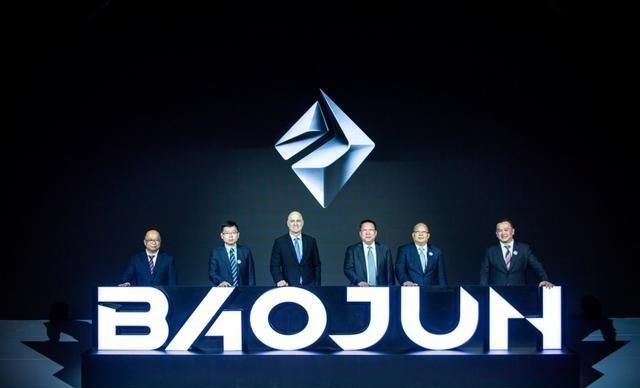  据说■据说新宝骏的钻石标志太难看了，像《扳手》。为什么还要坚持使用钻石标志？