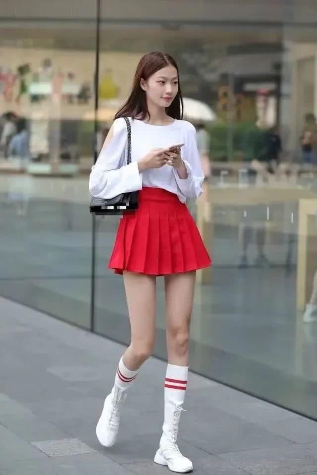  [气质]短裙长腿美女，气质优雅，清爽迷人