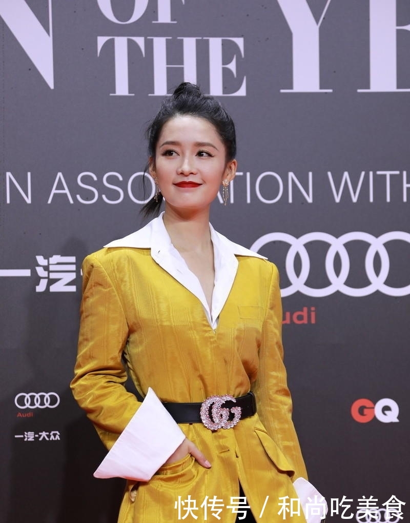 『 身穿』“筷子腿”实力抢镜,李沁有颜任性!身穿亮黄色西装时髦精致