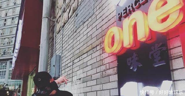 PGONE太惨了，回老家被炮轰，债台高筑没收入，如今挤地铁吃饺子