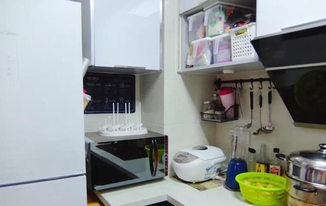  『实用』老婆坚持在沙发背后“打矮柜”, 挤出小书房! 聪明极了, 晒晒全屋