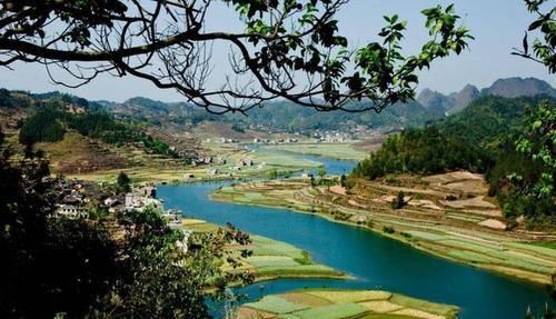 唯一■中国唯一建在山顶的村子,都是别墅和洋房,今成旅游景点