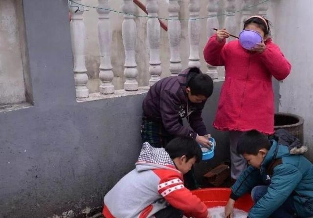 在农村，一家人的户口是分户好呢，还是不分户好呢？可算知道了