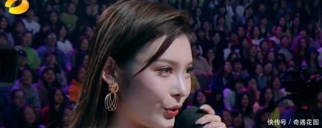 #表白#女观众在《向上》当场表白,看清王一博的表情,网友疯狂截图