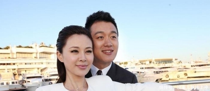  「现今」成名后娶自己老师，8年生三娃低调20年，现今妻子宛如少女！