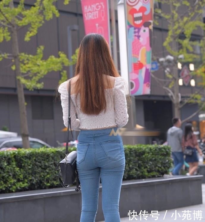  #展现#紧身裤都救不了“塌臀”，大神：穿低腰，肚脐以下都是腿！