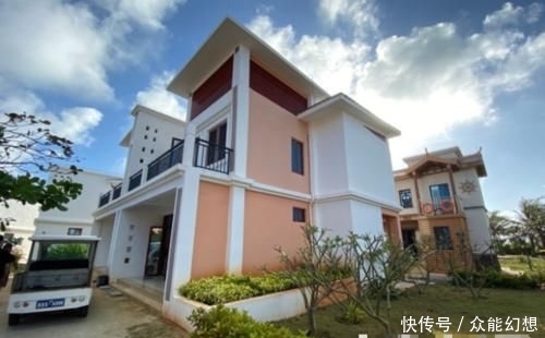  「填海造陆」南海新岛屿呼之欲出：数艘挖泥船填海造岛，3500米机场跑道拔地而起