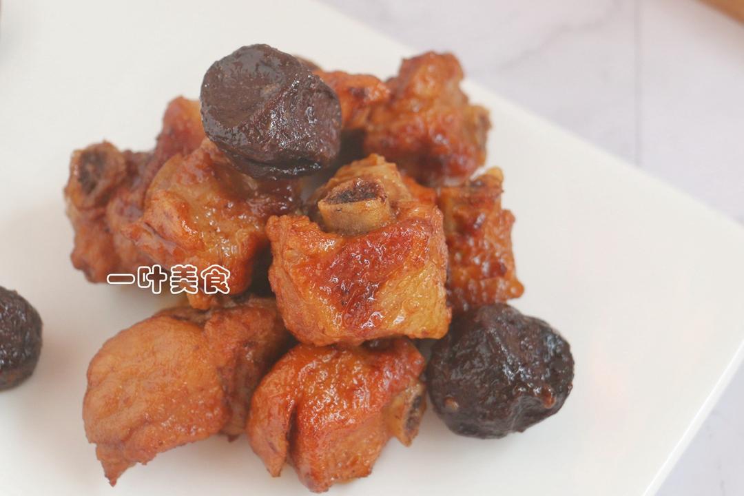 很多人不知道，炖排骨加上它，去腥解腻，好吃翻倍，盘都舔干净！