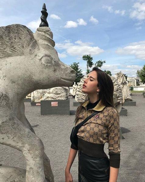 不走秀就回去继承家业？沙特史上第一位走上高定秀场的模特就是她