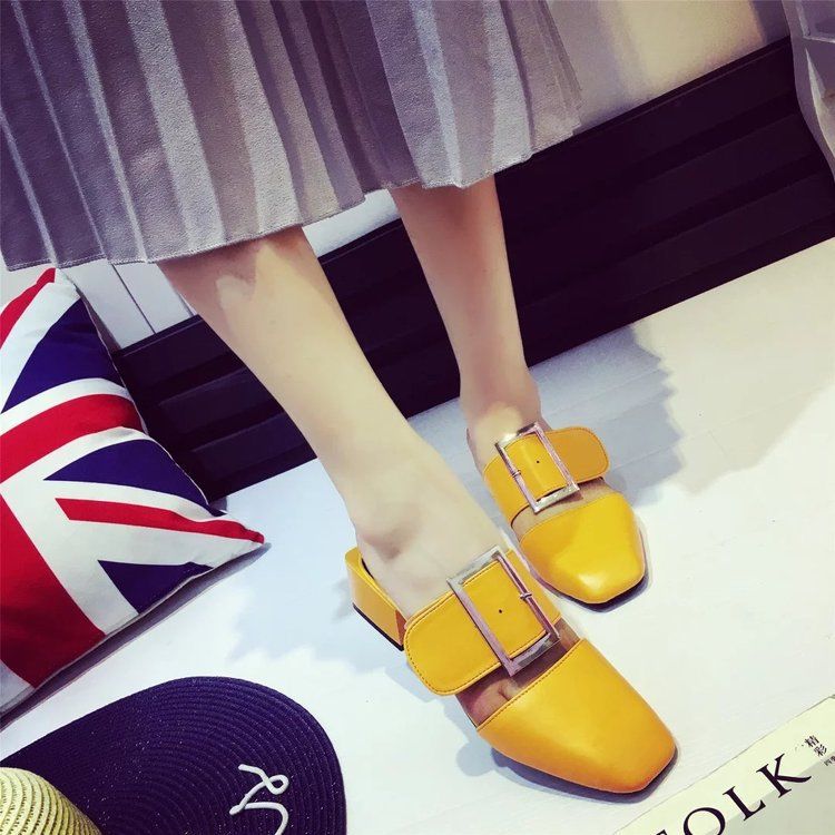 别再穿小白鞋了，大家都穿起了尖头鞋，拉长线条，展现纤细玉足