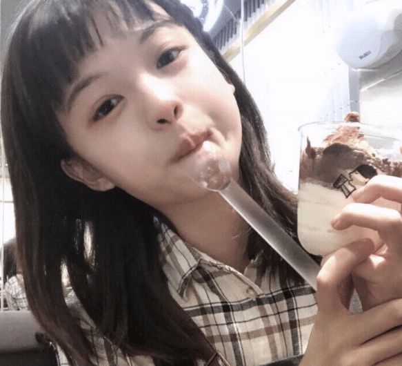  超甜■笑起来超甜的女生，嘴唇会有的“3特征”，中一条异性缘踏破门槛
