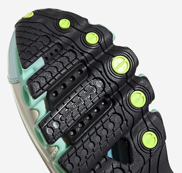 『adidas』科幻造型 + 清新多彩装扮!adidas 经典科技跑鞋本月回归!