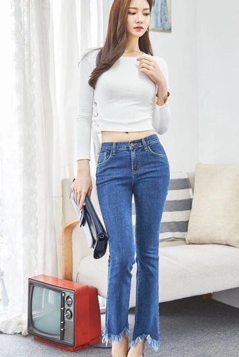 紧身裤搭配出美丽动人的纤细长腿,个性化的设计深受女性欢迎!