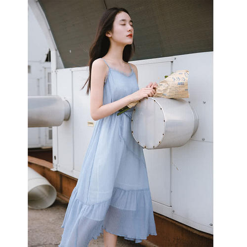 今年巨火的：淑女裙，比旗袍还洋气，8090后穿时髦翻翻