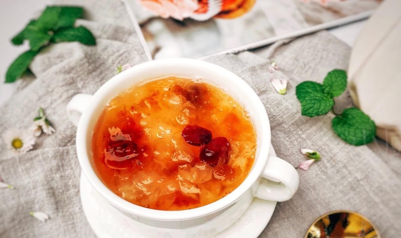  「皮肤」银耳和“它”一起熬，30天美白还能淡化色斑，皮肤变得白皙透亮！