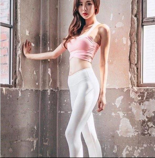 有气质的女生穿打底裤，一样展现自己的女王气质