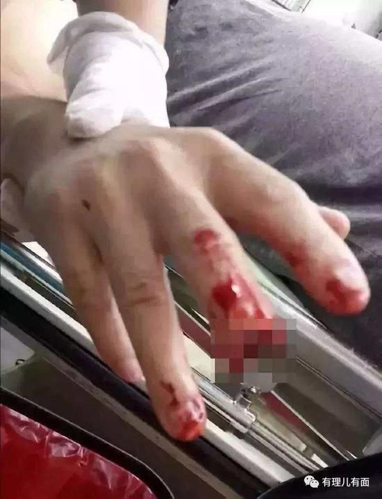  「暴徒」“嘻哈议员”邝俊宇：暴力活动的最佳导演