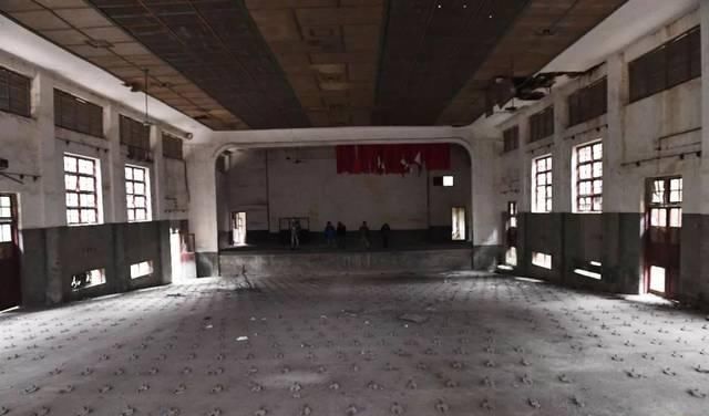 失落深山的汞矿遗址，曾经城里姑娘想嫁这里，小伙做梦都想进工厂