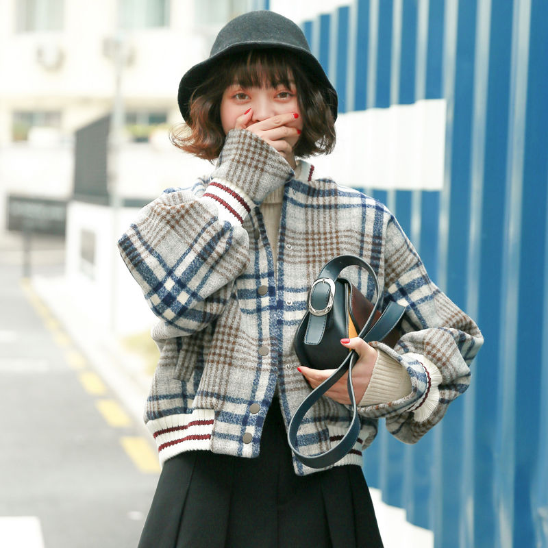 不到1米6的女人，推荐你们穿短款毛呢+小脚裤，高挑洋气