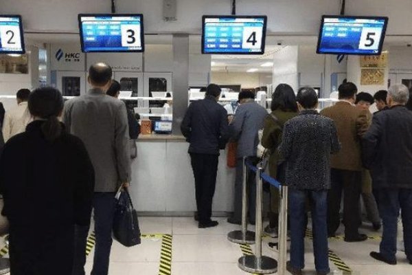  火车票■为何很多人宁愿排长队取火车票，也不刷身份证进站？看