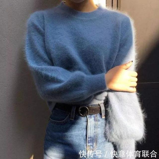  #气质#雾霾蓝out啦！2020年“石灰蓝”流行了！
