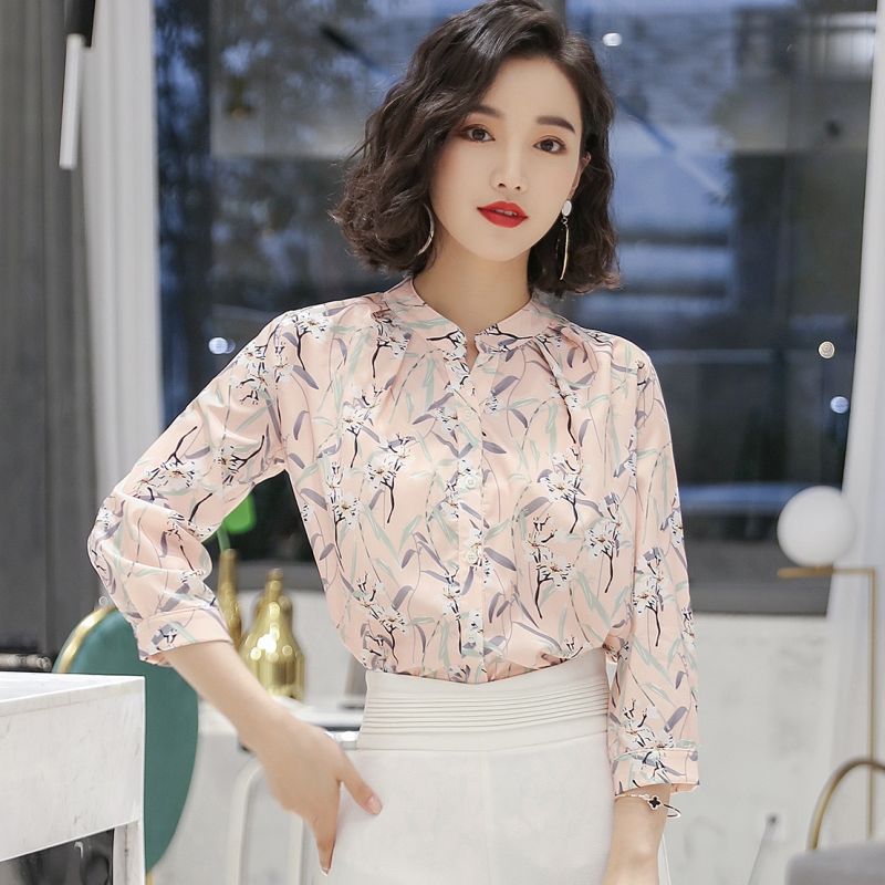 都已经秋天了，7080后穿七分小衫，搭短裙，出门迷倒了一大片