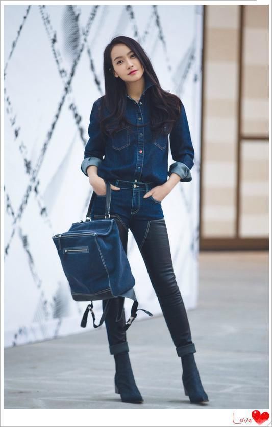 宋茜真疯狂！蕾丝内衣套T恤外面走机场，网友：个性穿搭就服你！