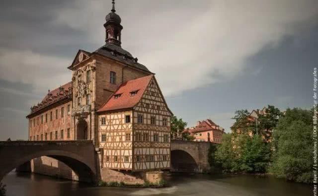  『中世纪』60几岁的古城堡之途为什么能一直维持“青春年少”？