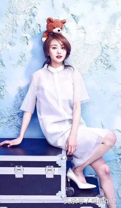 郑爽恋情曝光后积极投身工作，新剧造型青春靓丽，颜值重回巅峰