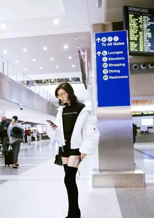  『女人』真正懂时髦的女人，穿羽绒服不会配毛衣，搭“初恋衣”保暖更减龄