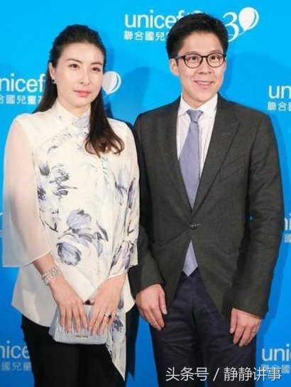 37岁郭晶晶与39岁老公合体出席活动，身穿旧衣服显朴素节俭!