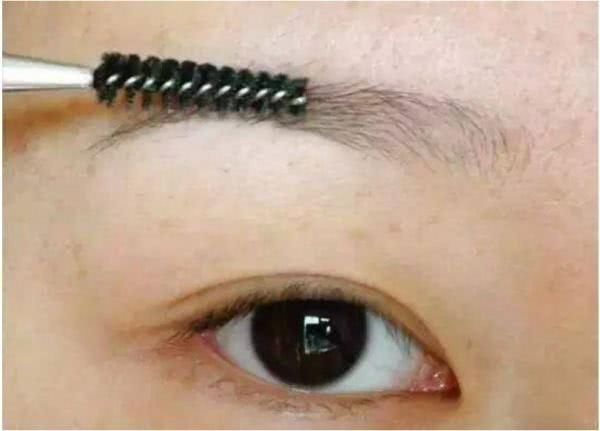  「量尺寸」百校颜：怎样画眉比较自然呢？画眉需要先量尺寸！你前期工作做到位了么？