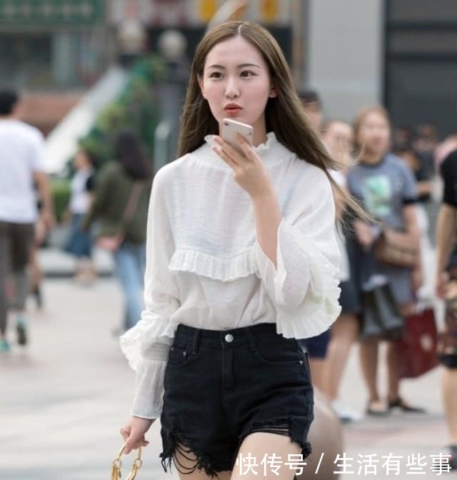  『气质』牛仔裤时髦又减龄呈现女人魅力，能展现出你优雅的时尚品位