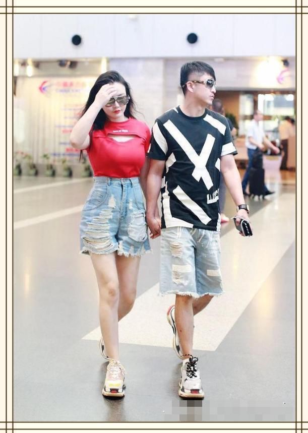 厉害了冉莹颖，上衣挖一孔显层次感，网友：这身材只有拳王hold住