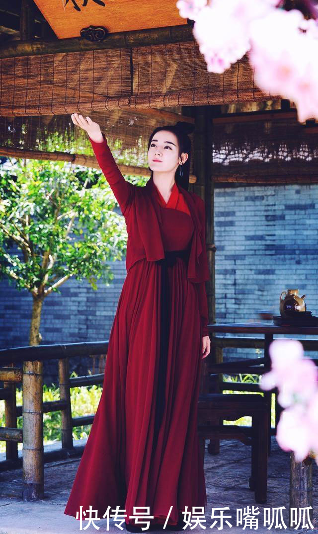 “烈火如歌”迪丽热巴十套衣服，第三套最美，第十套最简单！